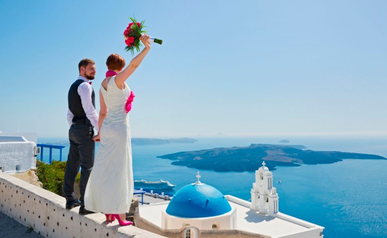 Why Santorini is a Spectacular Wedding Destination